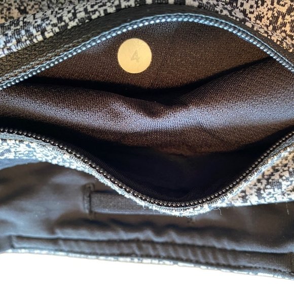 Lululemon Pace Rival Crop Power Luxtreme Spray Jacquard White Black / Black Sz 4 - Picture 10 of 11